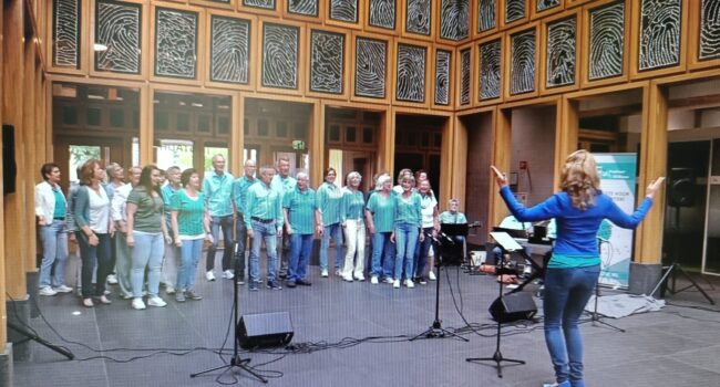 Popkoor brengt muziek tot leven in het Deventer Stadhuis tijdens Korenlint 